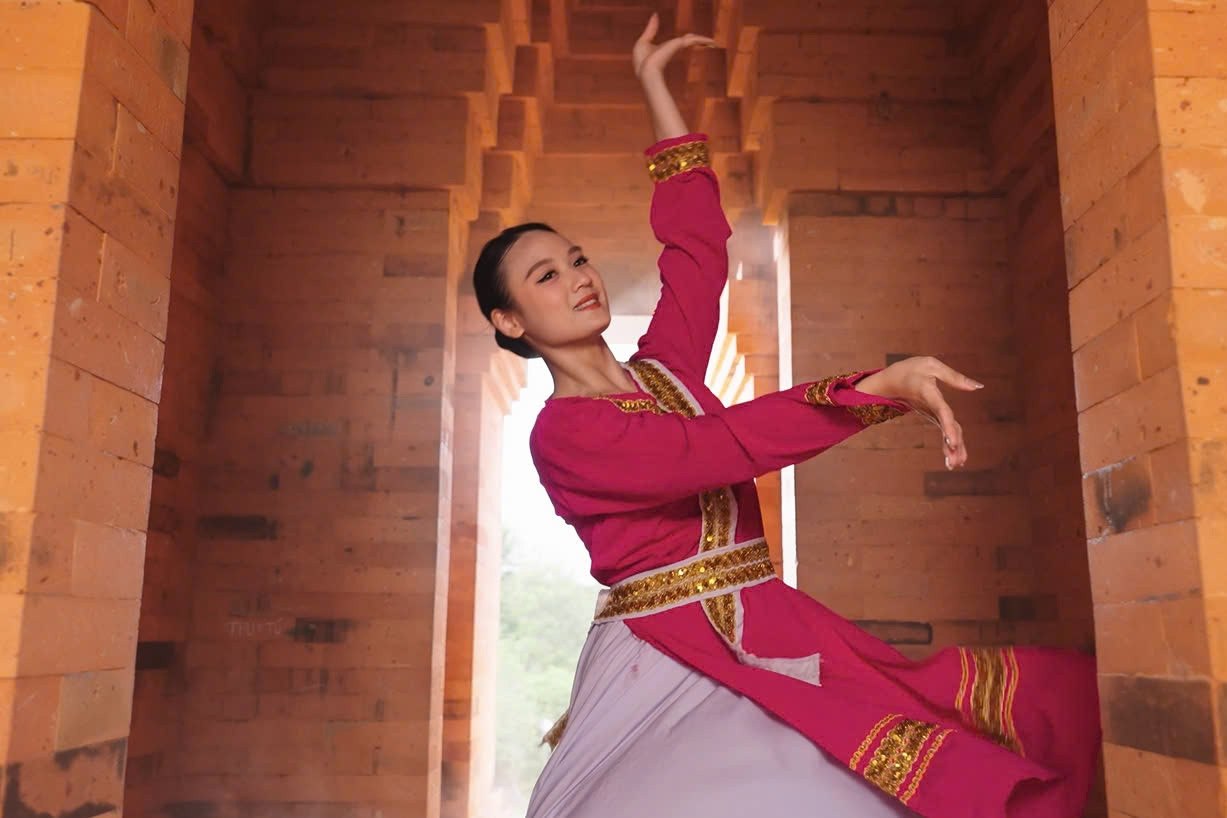 Liệu Việt Nam có tìm ra được điệu múa quốc dân?