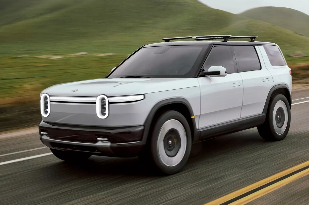 Một hãng xe lớn tăng giá bán vô lý, phản bội khách hàng tiên phong