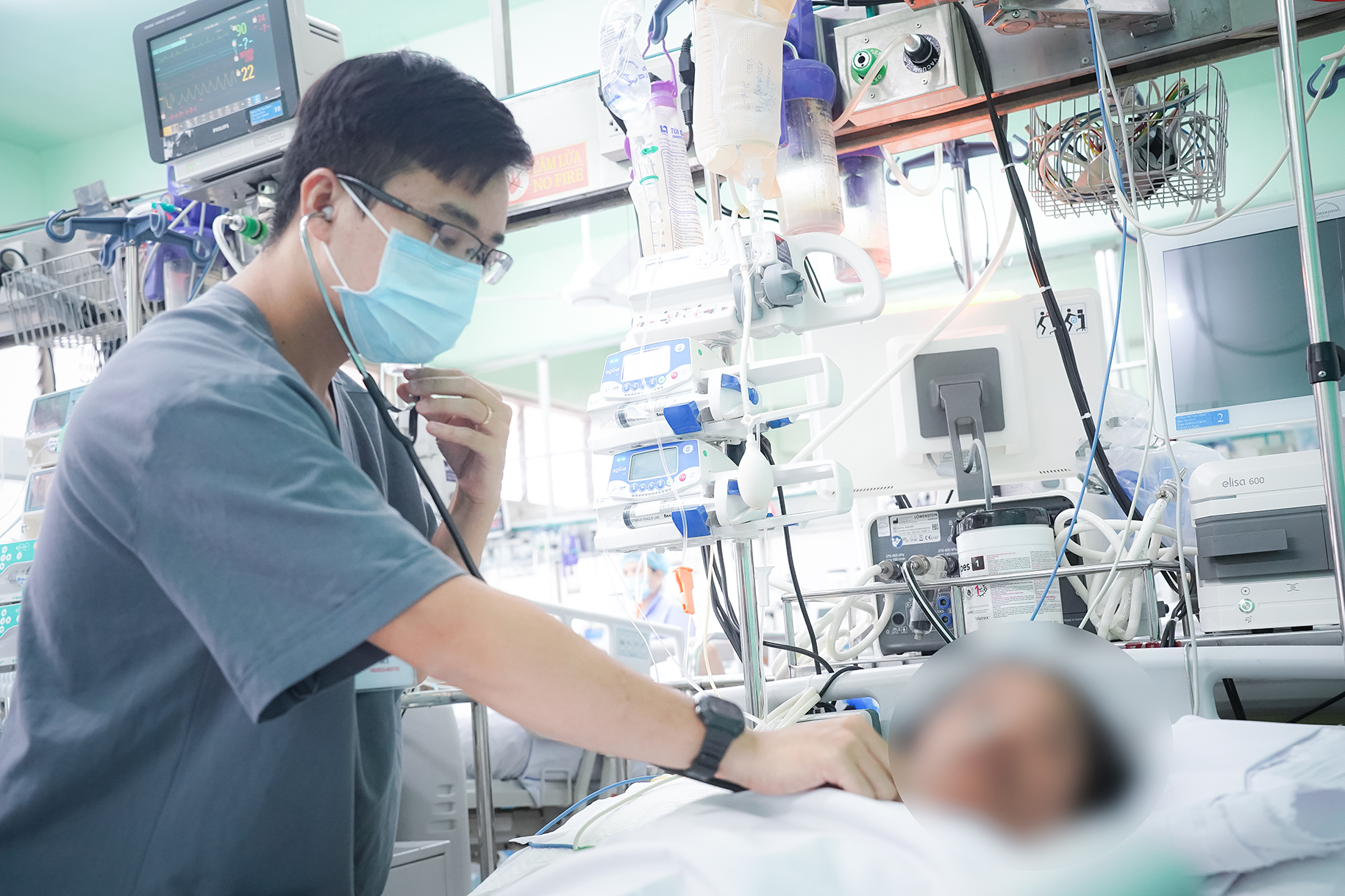 Người phụ nữ ngưng tim 2 lần khi mổ, chuyển viện trong tình huống 'đặc biệt'