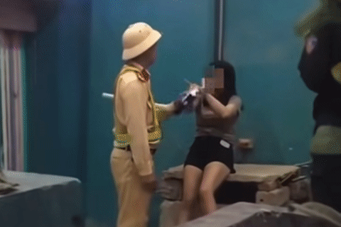 Nữ tài xế ở Thái Nguyên hất máy đo nồng độ cồn, vi phạm gần gấp đôi mức tối đa