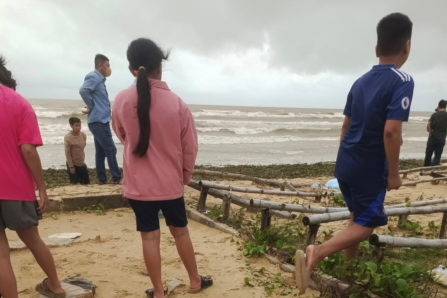 Phát hiện thi thể bé gái sơ sinh trôi dạt vào bờ biển