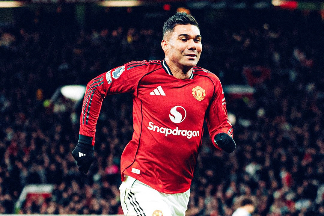 Rio Ferdinand 'va thẳng mặt' Carragher vì một cầu thủ MU