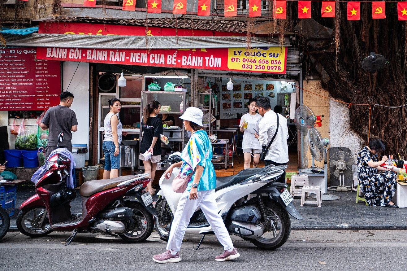 'Thiên đường ẩm thực’ quanh Nhà thờ Lớn Hà Nội, níu chân khách từ sáng đến tối