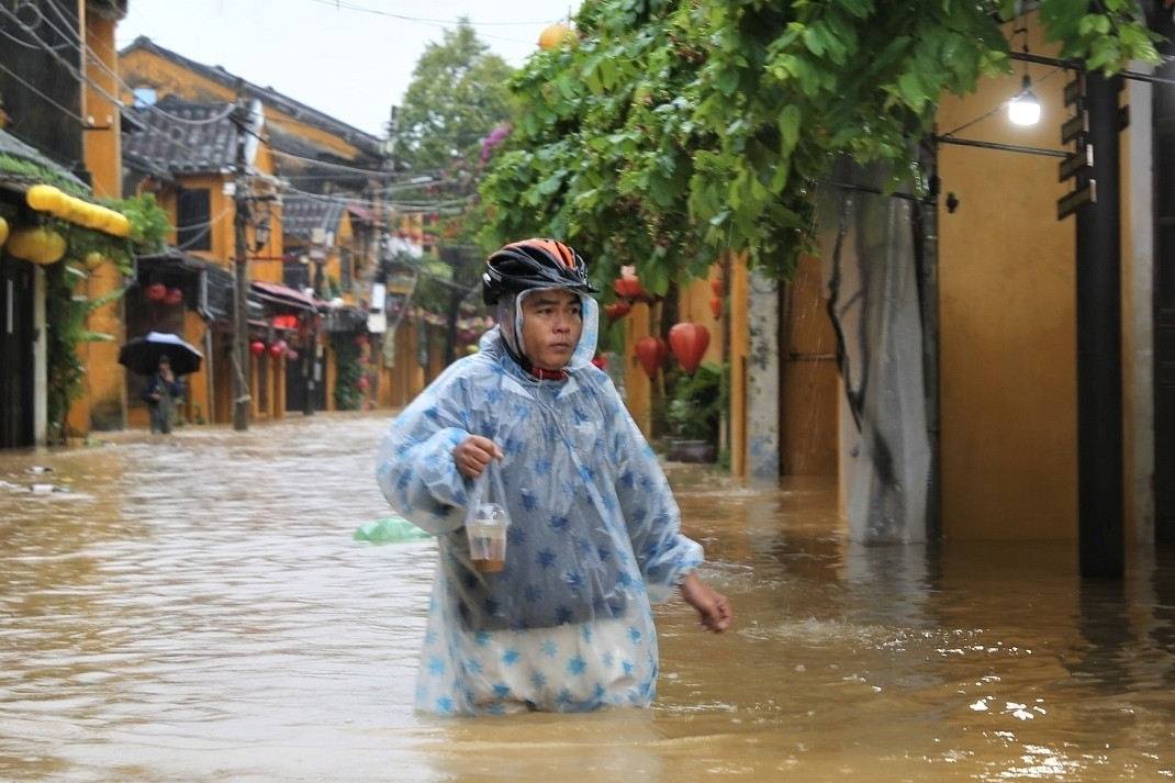 TP Huế ghi nhận lượng mưa lớn nhất lịch sử, miền Trung mưa lũ đến khi nào?