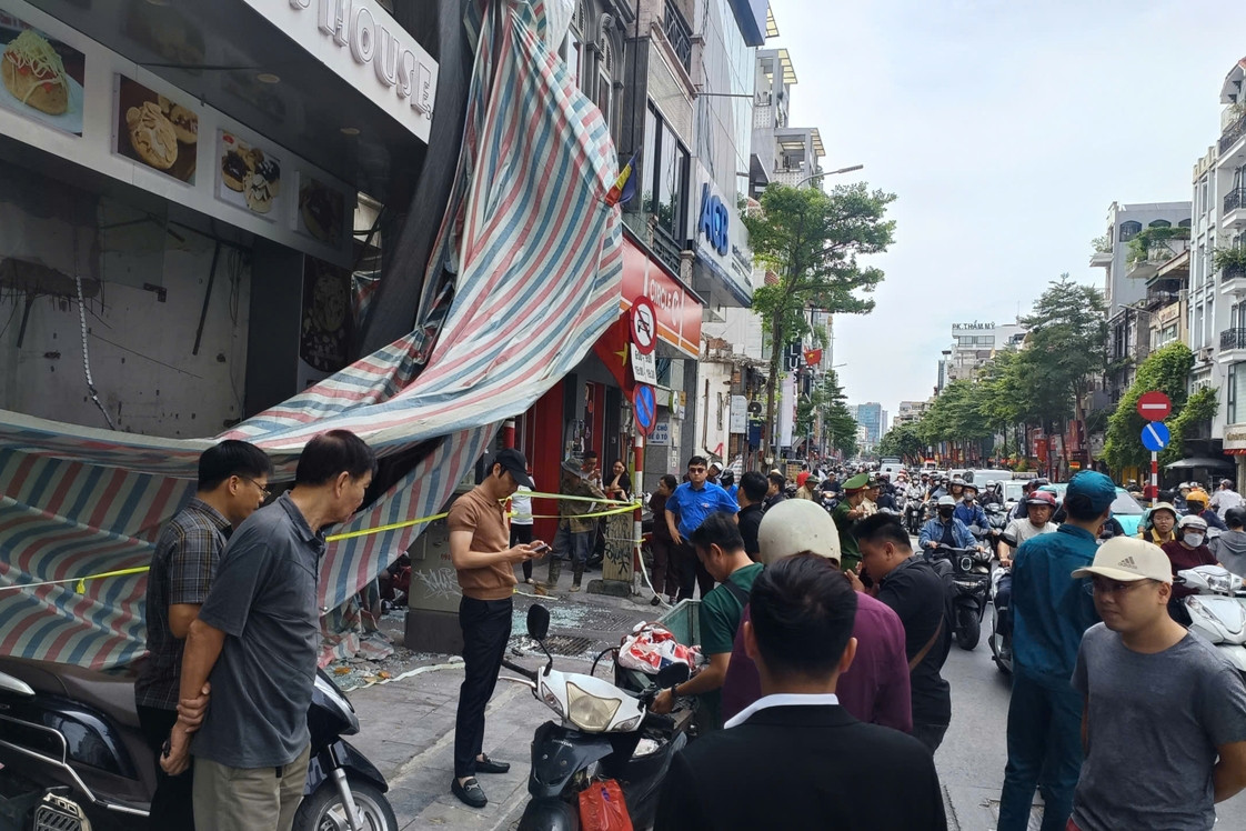 Vật liệu công trình rơi làm người đi đường tử vong ở Hà Nội: Trách nhiệm thuộc về ai?