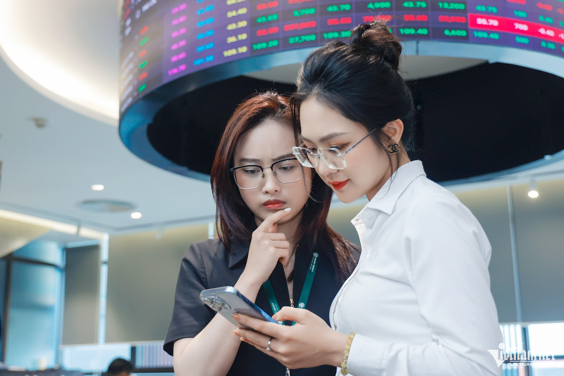 W-chungkhoan tungdoan1 3460.jpg