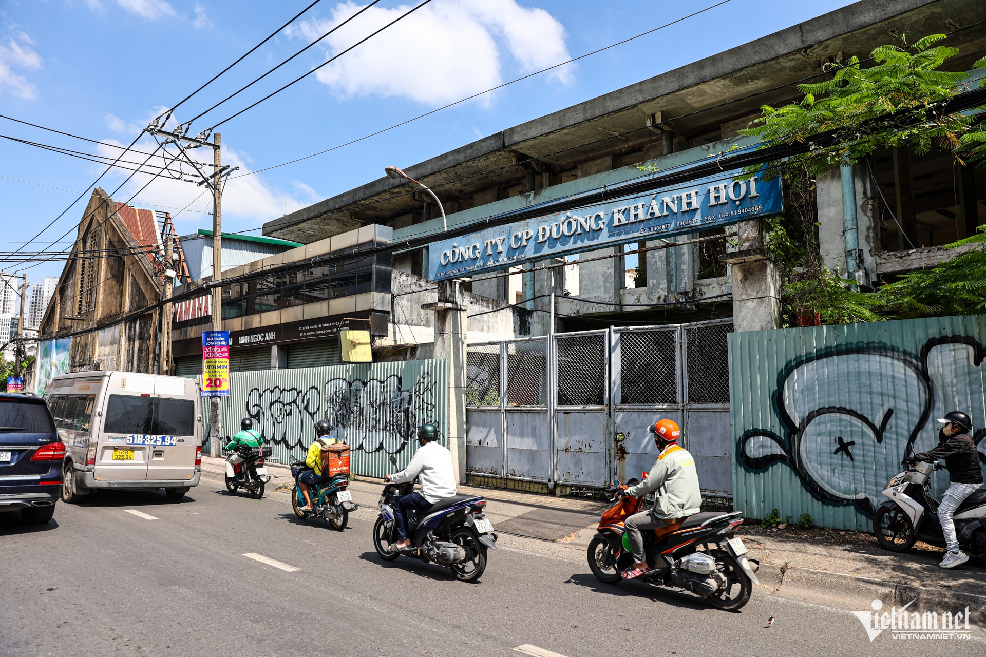 W-đường nguyễn tất thành   nguyễn huế 14.jpg