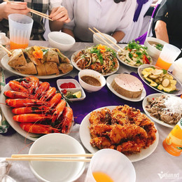 W-mâm cỗ cưới.jpg