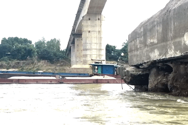 Bản tin sáng 29/10: Trụ cầu ở Phú Thọ lộ cảnh rợn người, cuộc sống xáo trộn