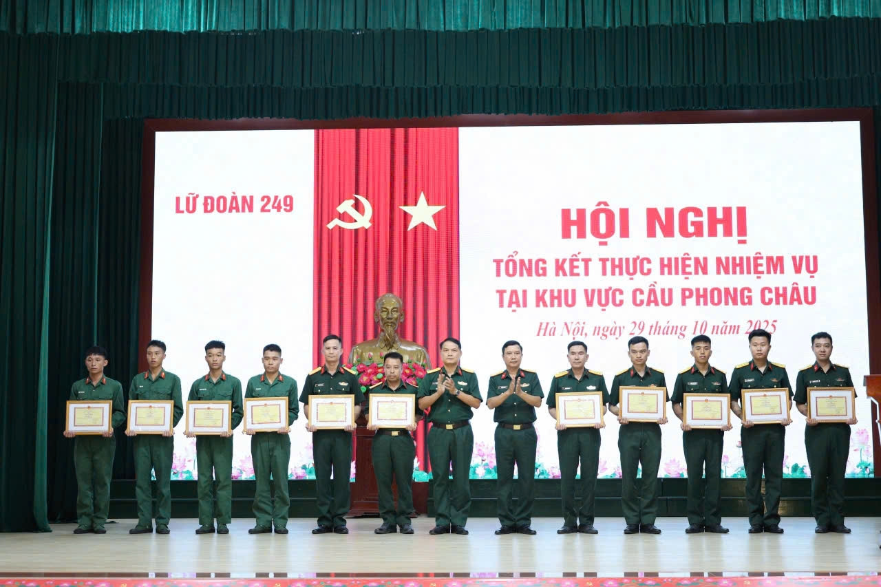 5 triệu lượt người qua sông an toàn bằng cầu phao do đơn vị công binh vận hành