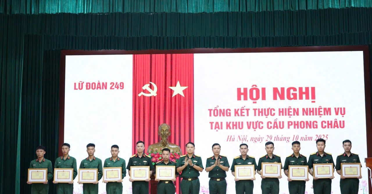 5 triệu lượt người qua sông an toàn bằng cầu phao do đơn vị công binh vận hành