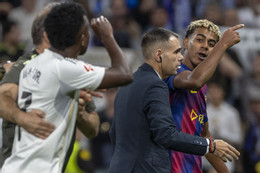 Barca lận đận: Hansi Flick căng thẳng và vấn đề Lamine Yamal