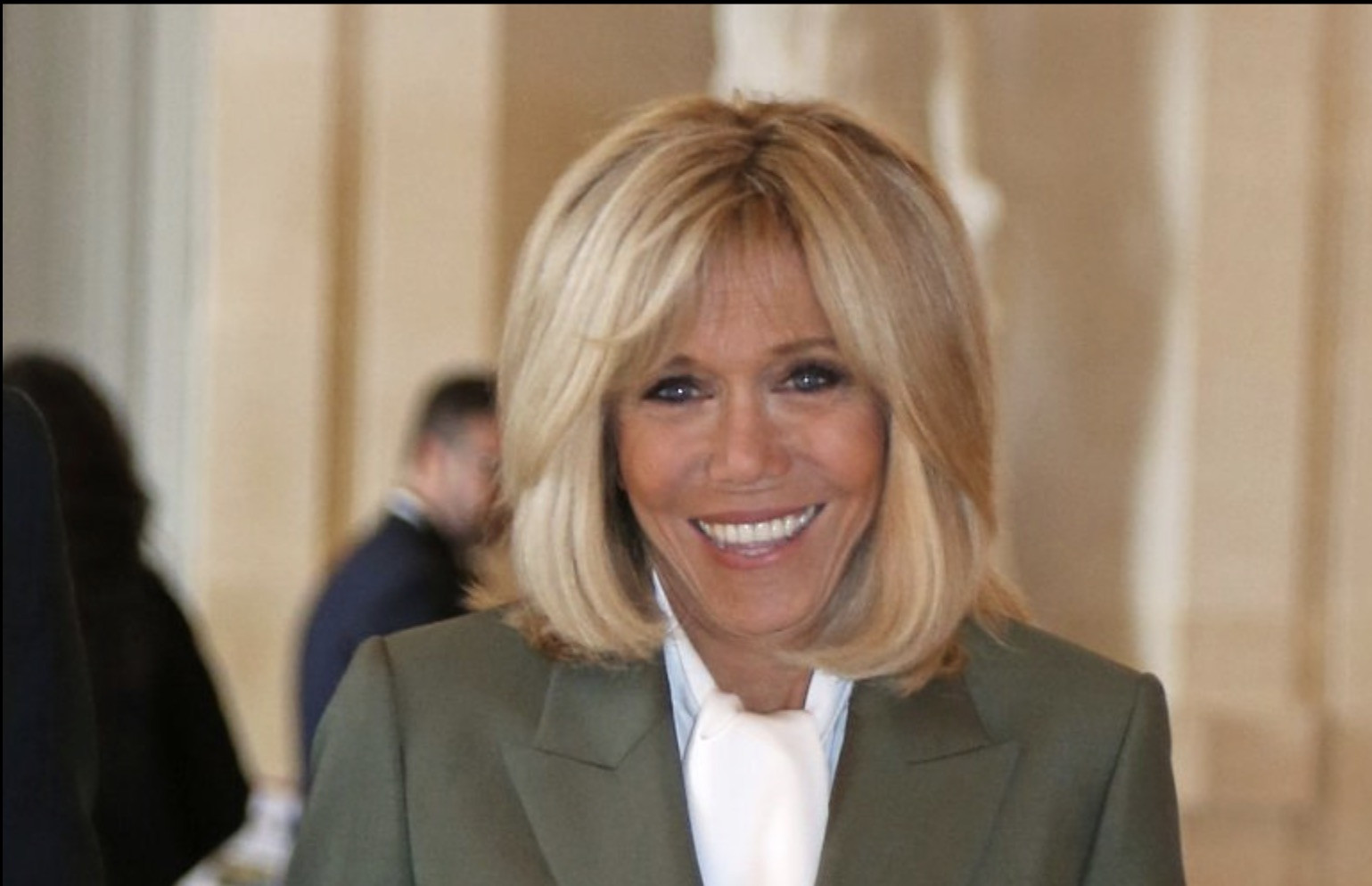 Đệ nhất phu nhân Pháp bất an mỗi ngày vì những tin đồn giới tính