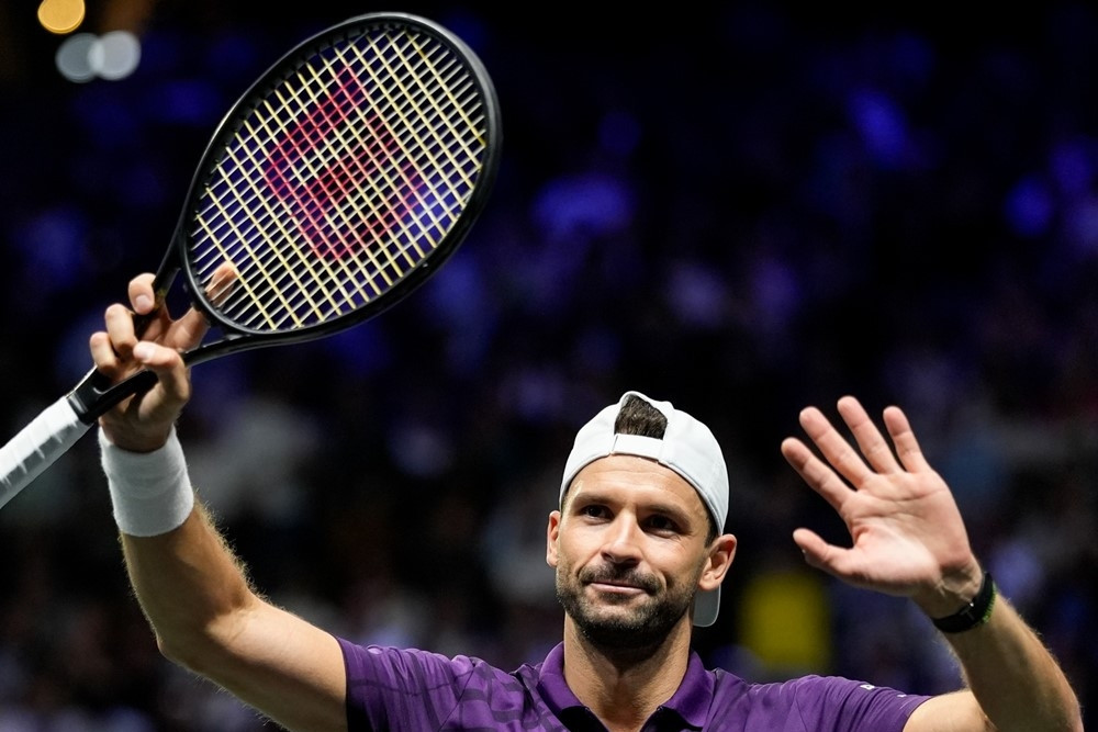 Dimitrov bỏ cuộc, Daniil Medvedev 'bất chiến tự nhiên thành'