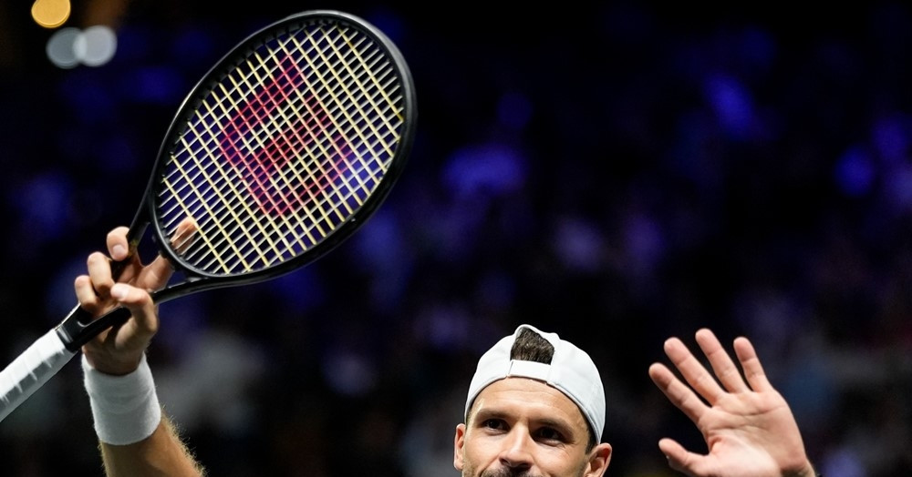 Dimitrov bỏ cuộc, Daniil Medvedev &amp;apos;bất chiến tự nhiên thành&amp;apos;