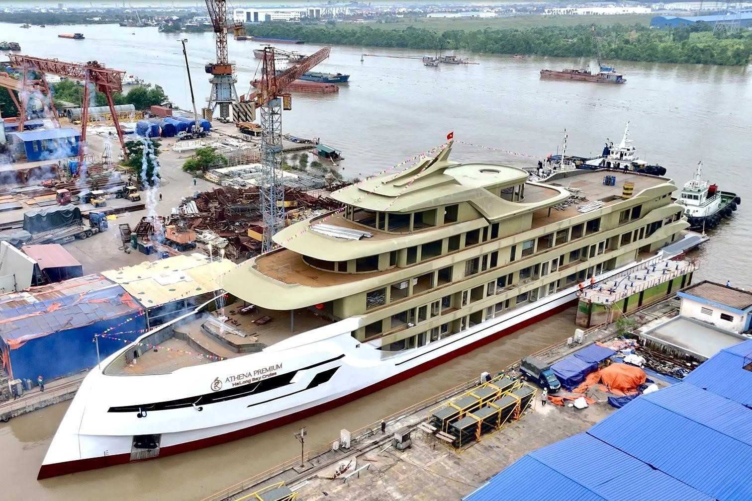 Hạ thuỷ Athena Premium - du thuyền lưu trú 6 sao mới nhất trên vịnh Hạ Long