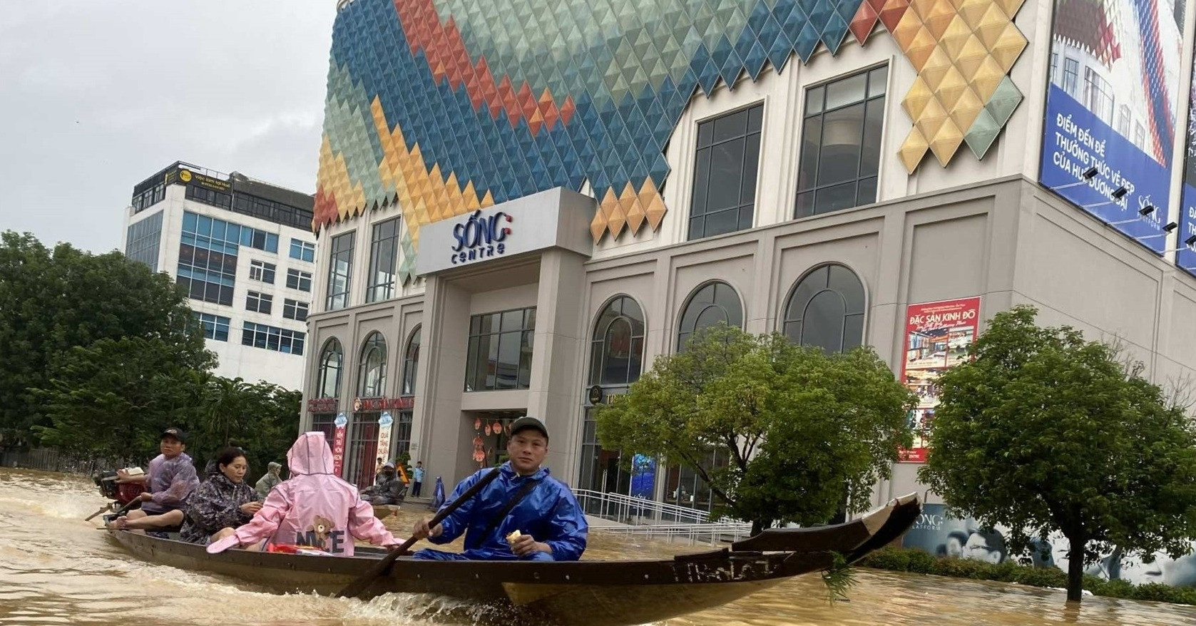 Hỗ trợ khẩn cấp 350 tỷ đồng cho TP Huế, Quảng Trị, Quảng Ngãi khắc phục thiệt hại mưa lũ