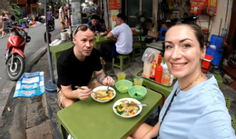 khach Tay an mi van than HN 2.png