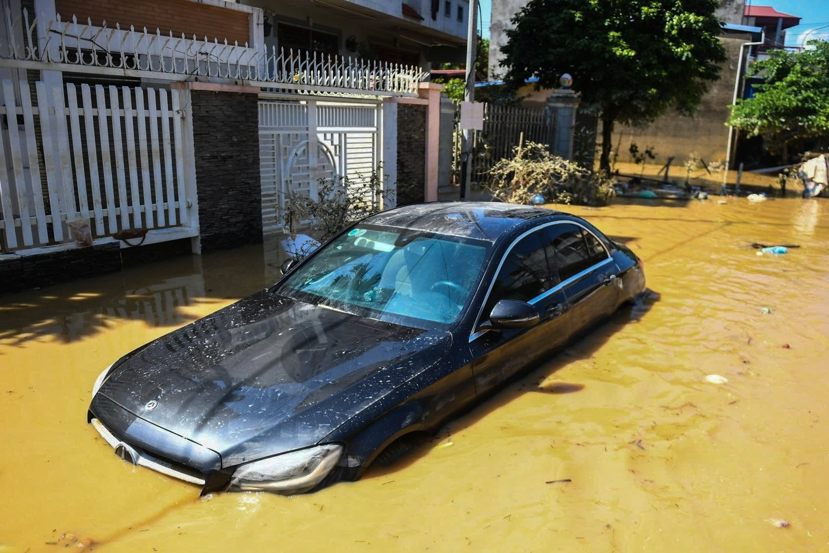 Làm sao biết được xe bị ngập nước để tránh mua phải?