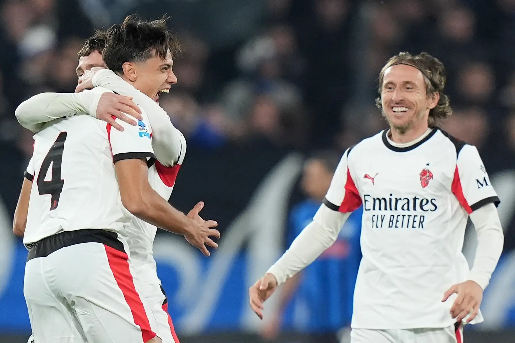 Modric ‘tắt sáng’, Milan hòa may Atalanta