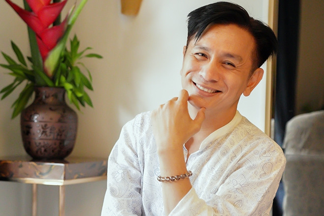 Nam diễn viên chuyên đóng hoàng tử: U50 vẫn ngủ với mẹ, không sợ tuổi già cô quạnh