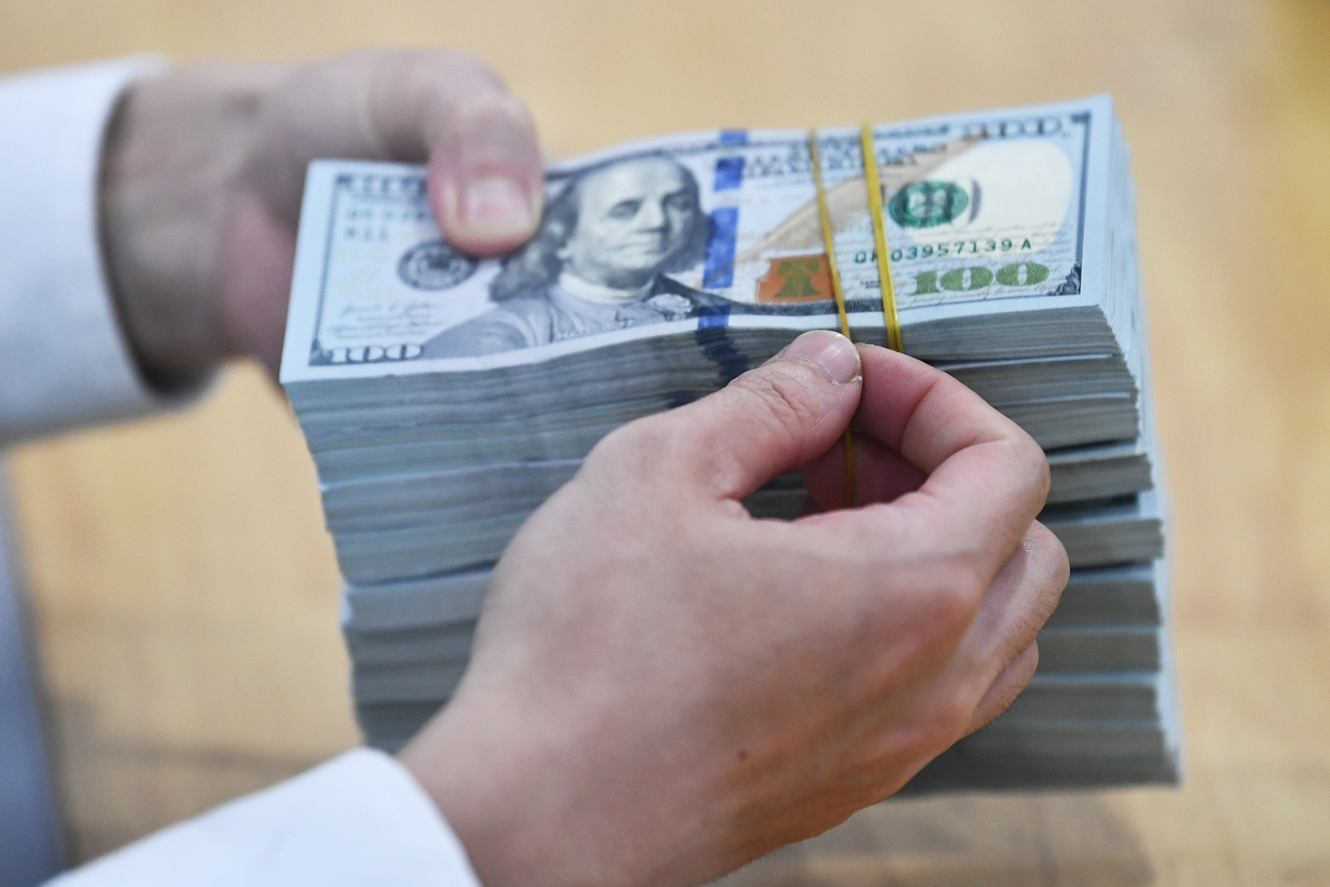 Ngân hàng Nhà nước yêu cầu xử lý nghiêm các điểm mua bán USD trái phép