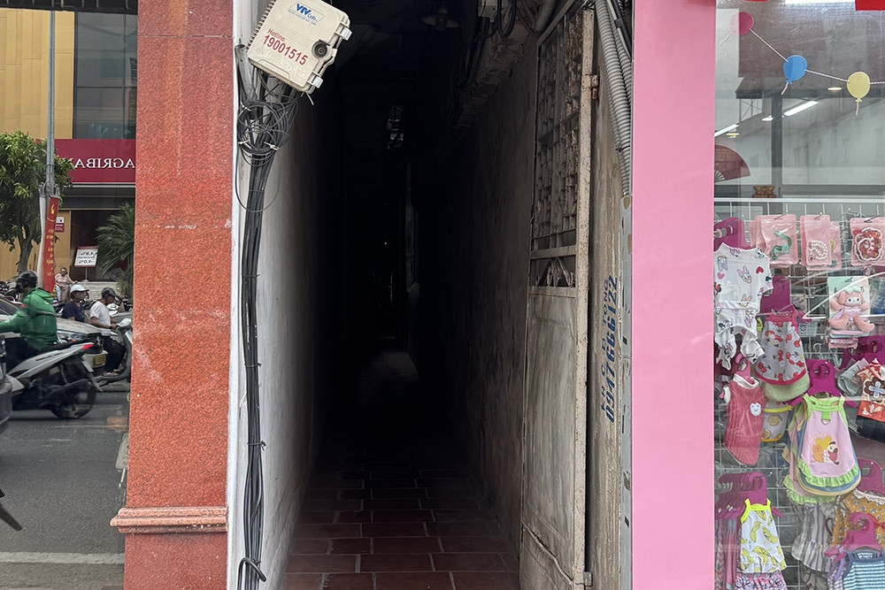 Nhà giá 1 tỷ ở Đống Đa, khách đến xem ngán ngẩm bỏ về