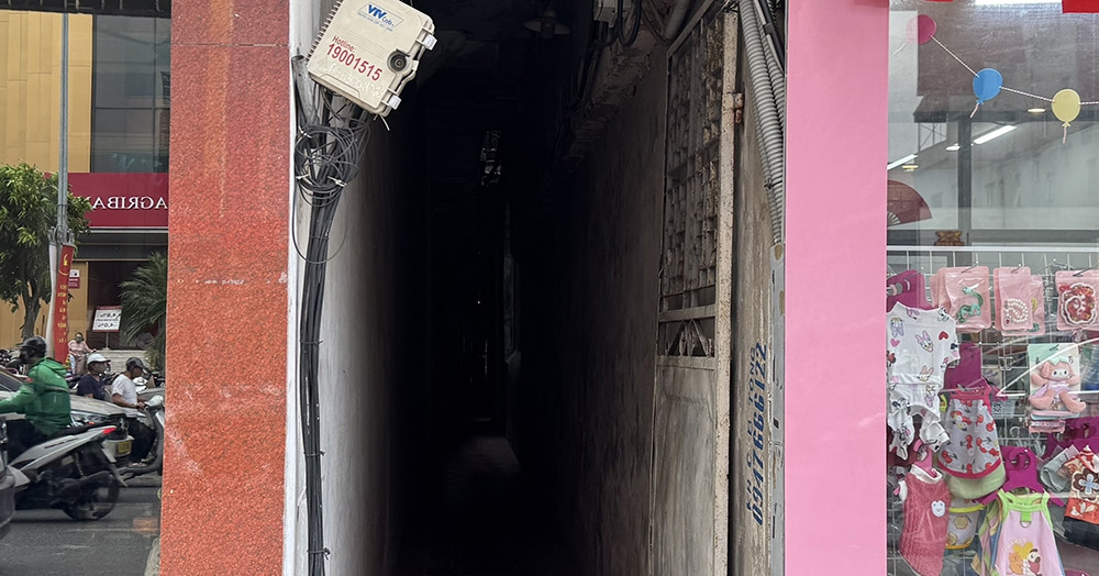 Nhà giá 1 tỷ ở Đống Đa, khách đến xem ngán ngẩm...