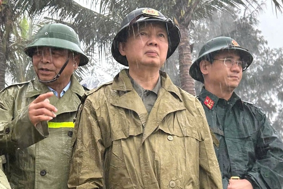 Phó Thủ tướng: Ưu tiên cao nhất là bảo đảm an toàn tính mạng người dân