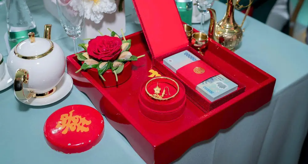 Thách cưới 9,9 triệu, thông gia nghèo đứng hình...