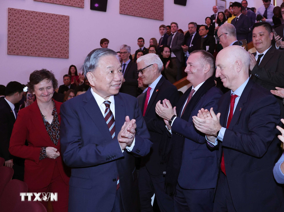 tong bi thu to lam phat bieu chinh sach tai dai hoc oxford 4.jpg