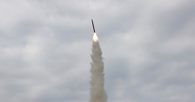 Triều Tiên thử tên lửa hành trình trước khi ông Trump đến Hàn Quốc