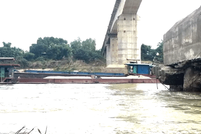 Trụ cầu ở Phú Thọ xuất hiện cảnh tượng 'rợn người', giảng viên nêu nguyên nhân