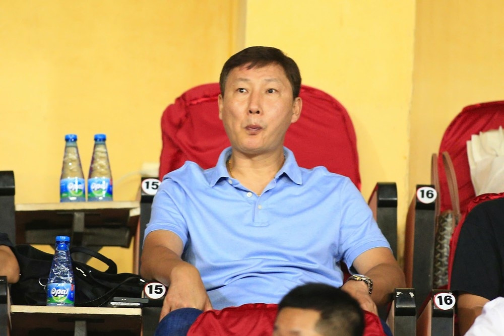 Tuyển Việt Nam và U22 Việt Nam sắp hội quân: Ông  Kim Sang Sik lo… 'bão'