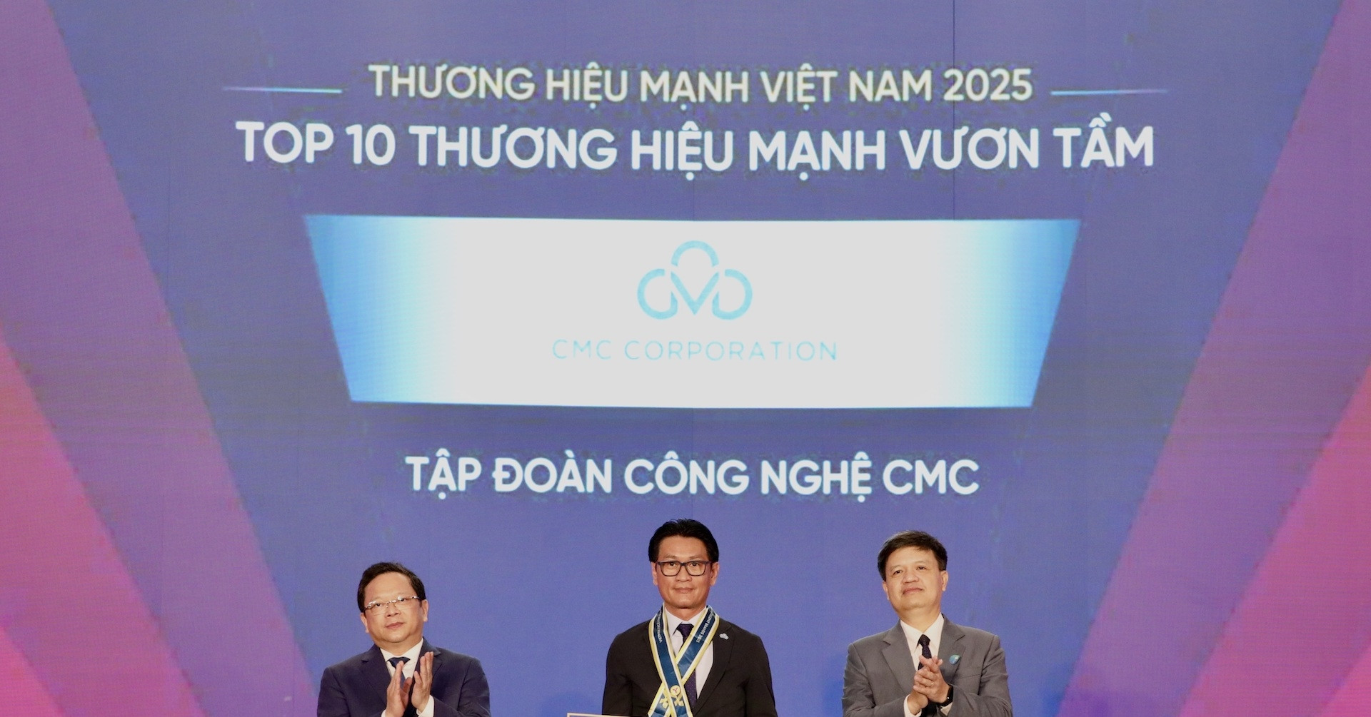 CMC nhận giải Top 10 Thương hiệu Mạnh Vươn tầm 2025