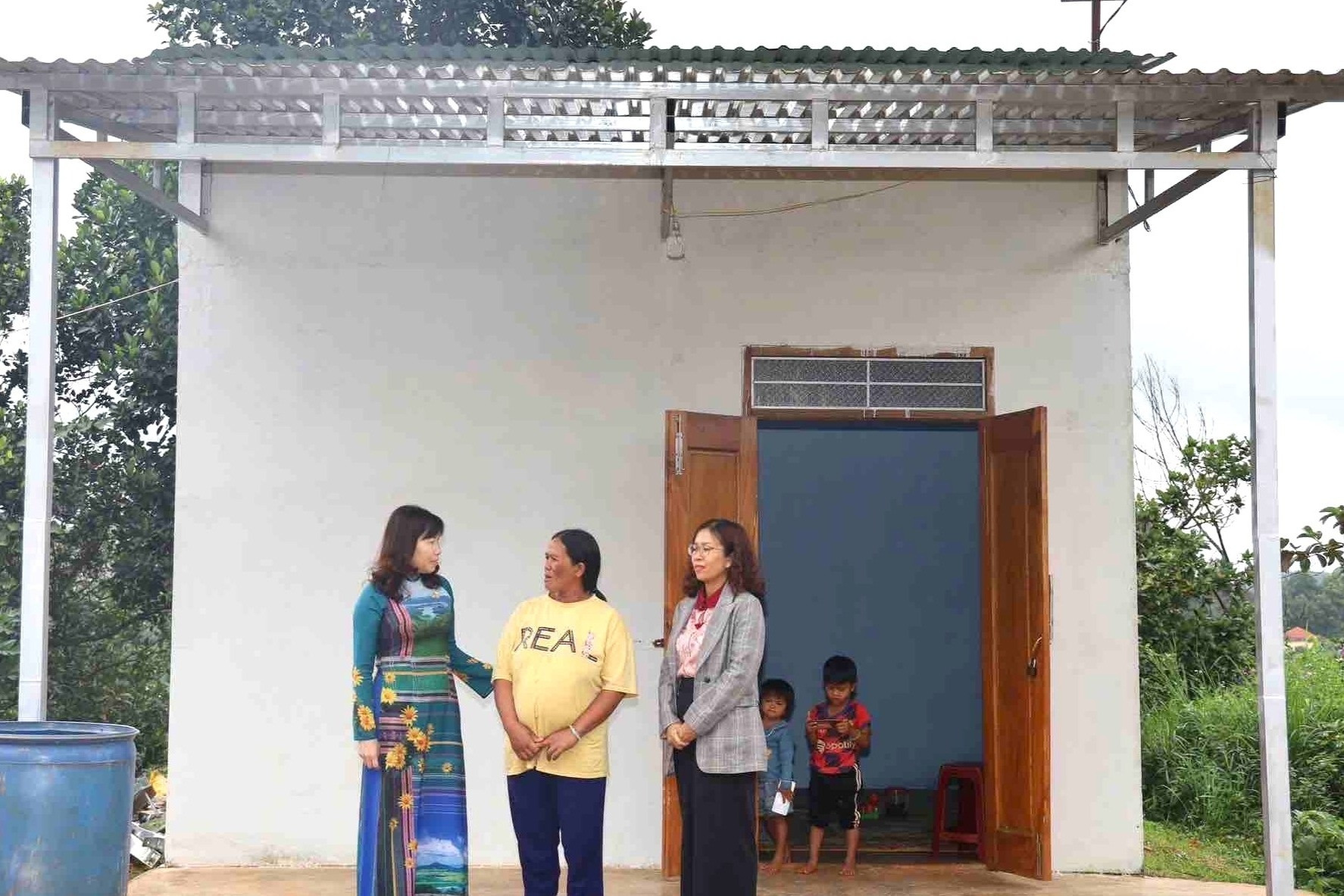 Công an Lâm Đồng xóa 49 căn nhà tạm, kiến tạo mái ấm bền vững cho hộ nghèo