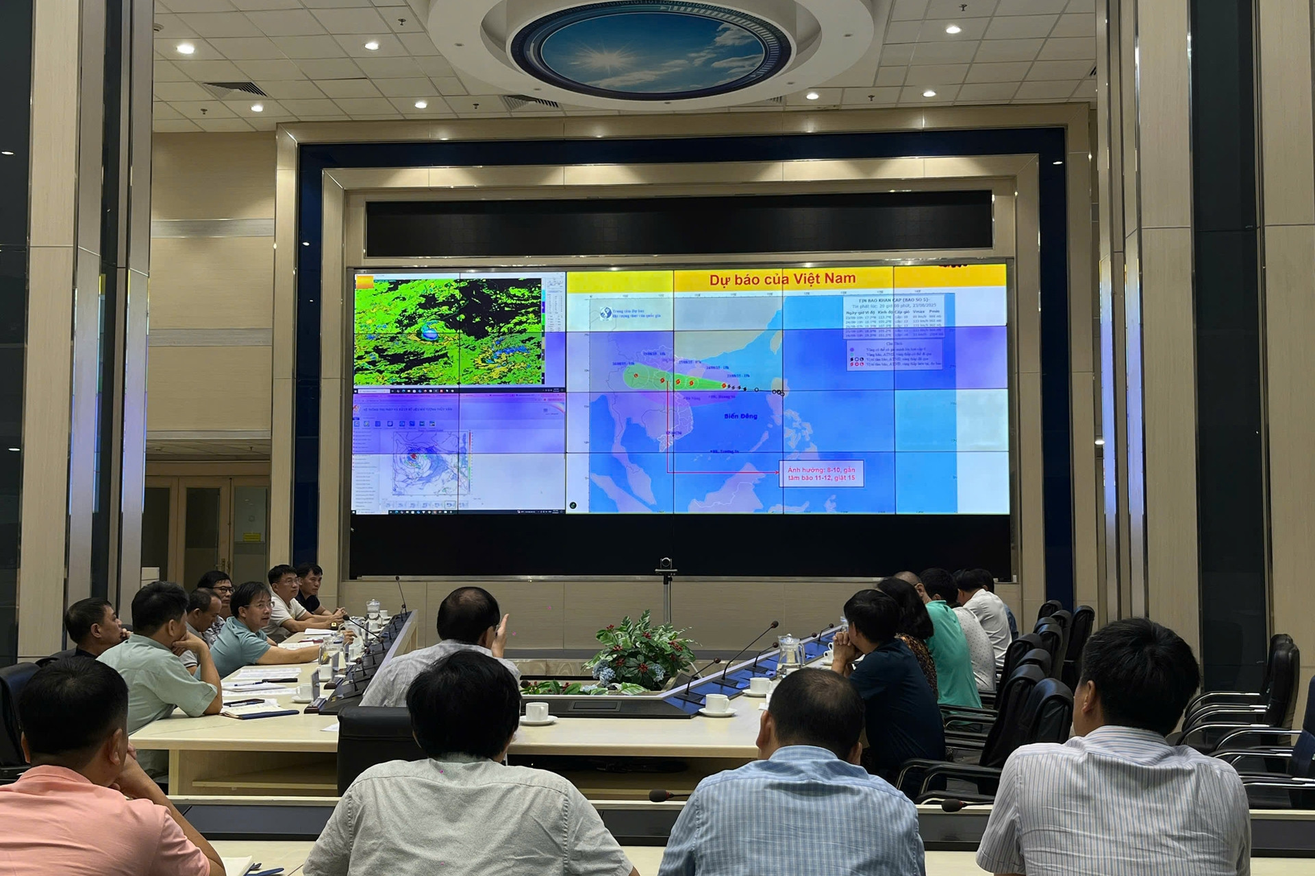 Cục Khí tượng Thủy văn đón nhận Huân chương Lao động hạng Nhất