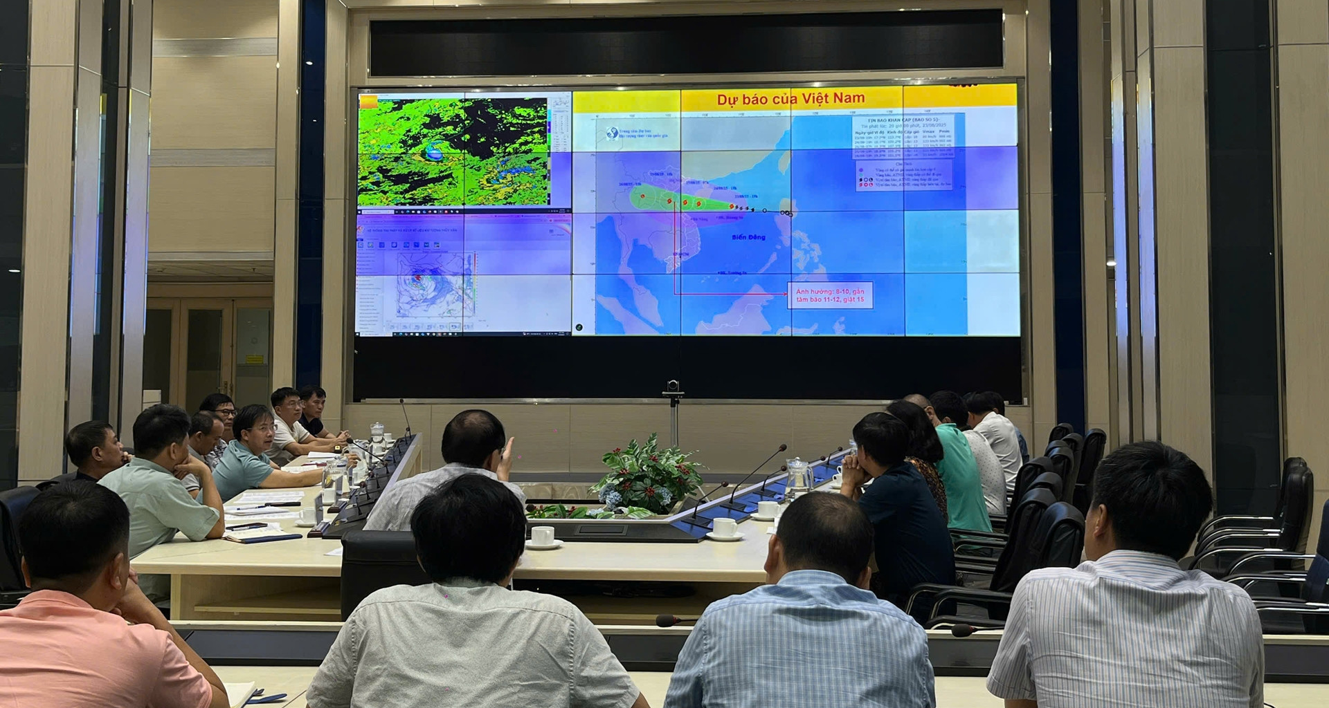 Cục Khí tượng Thủy văn đón nhận Huân chương Lao động hạng Nhất