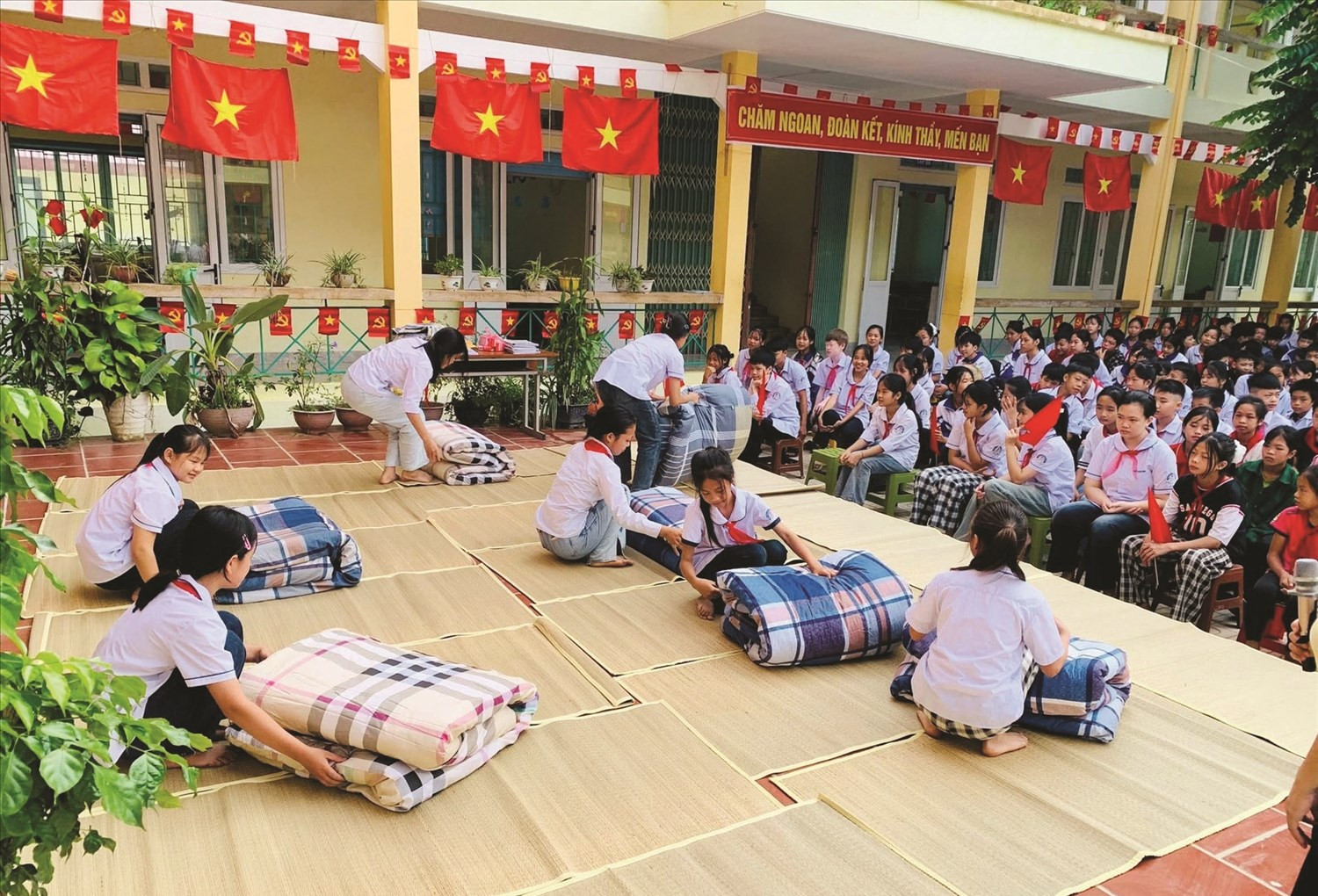 ជនជាតិដើមភាគតិច.jpg