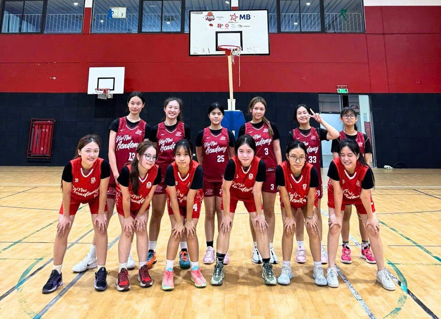 Con gái hoa khôi bóng chuyền Kim Huệ xinh đẹp và mê bóng rổ hue anh bong ro.jpg