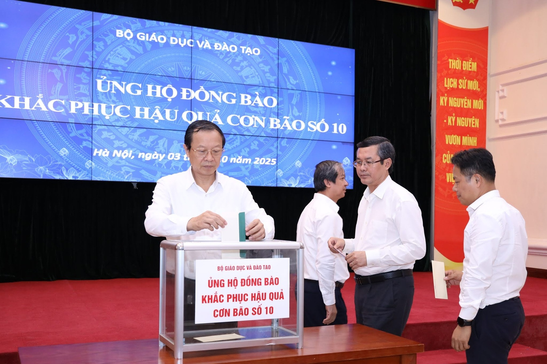 Ngành Giáo dục góp hơn 3,6 tỷ đồng ủng hộ khắc phục hậu quả bão Bualoi