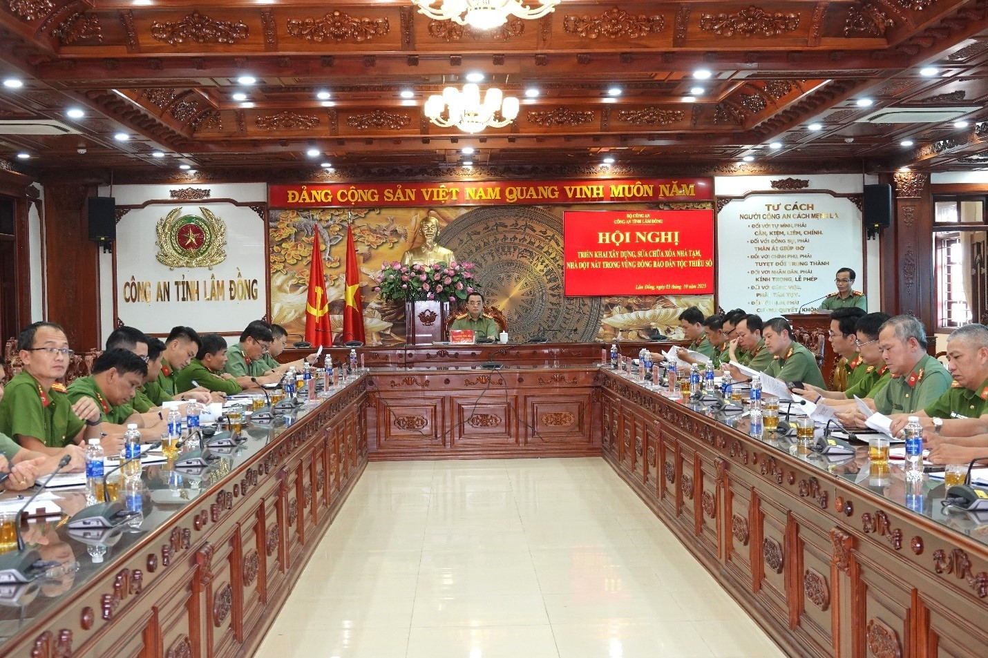 nha tam 5.jpg