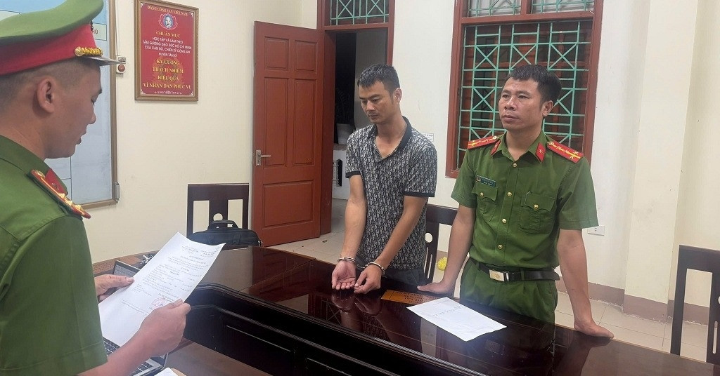 Tạm giữ đối tượng hành hung, bắt tài xế xe buýt quỳ giữa đường ở Nghệ An