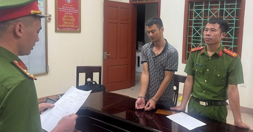 Tạm giữ đối tượng hành hung, bắt tài xế xe buýt quỳ giữa đường ở Nghệ An