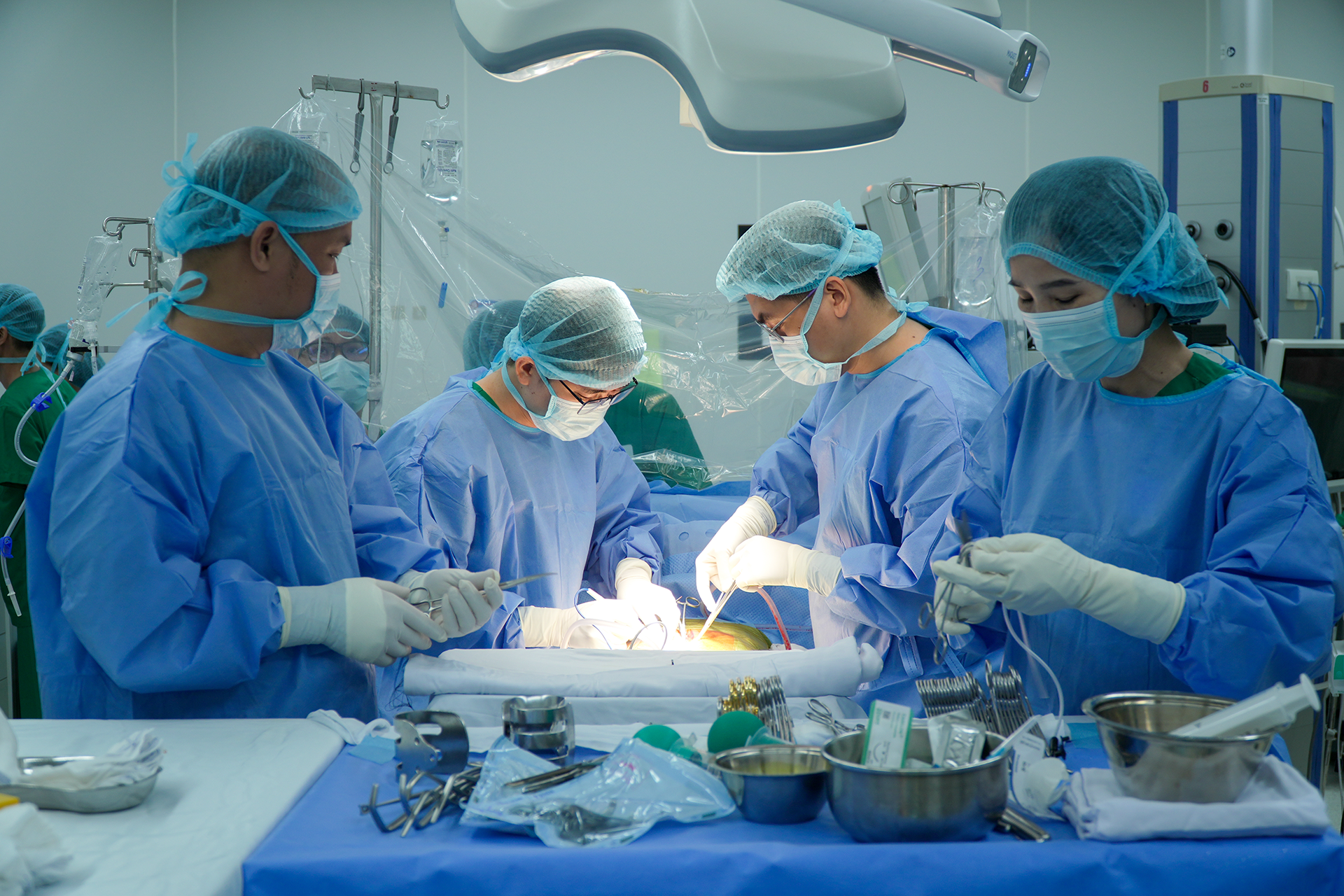 Thiếu tá quân y hồi sinh 'từ cõi chết' nhờ anh ruột tình nguyện hiến gan