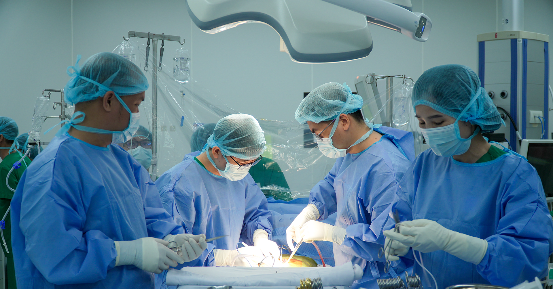 Thiếu tá quân y hồi sinh "từ cõi chết" nhờ anh ruột tình nguyện hiến gan