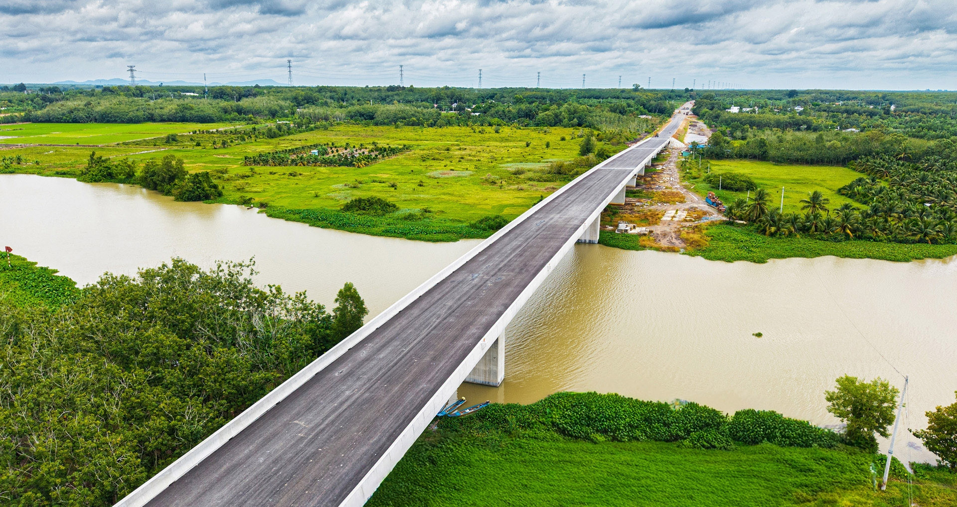 Vẻ đẹp say đắm lòng người của cung đường Hồ Chí Minh nhìn từ trên cao