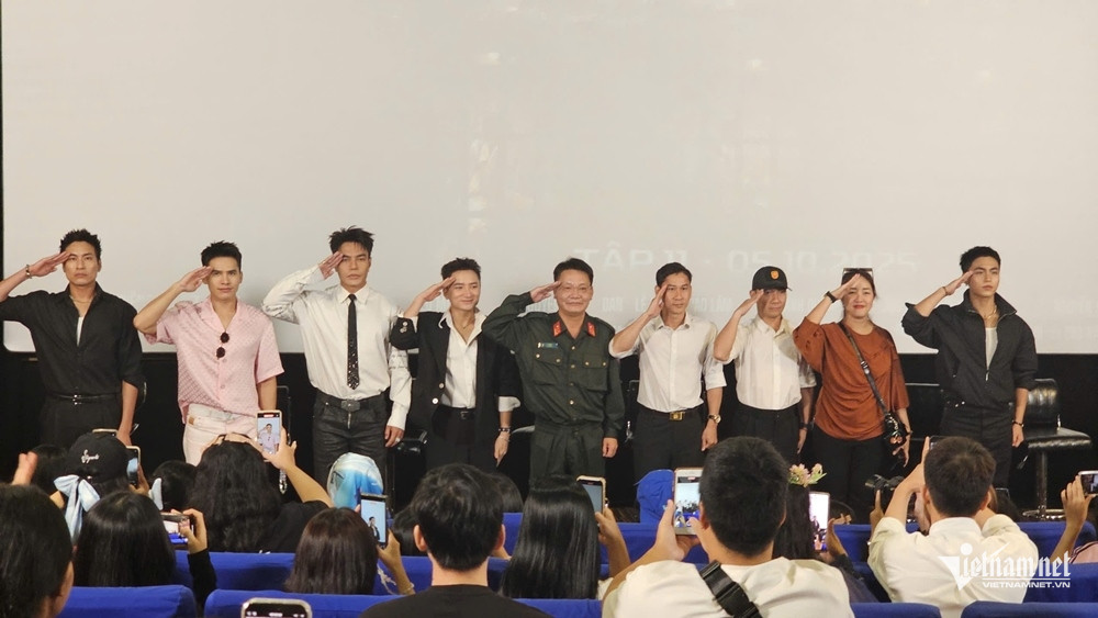 W-chien si qua cam 001.jpg