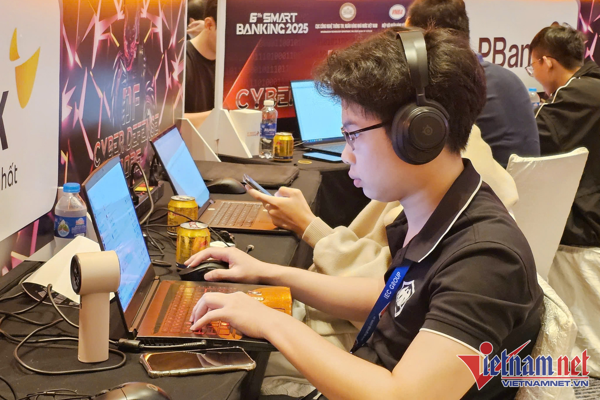 W-nhan su an ninh mang 00 1.jpg