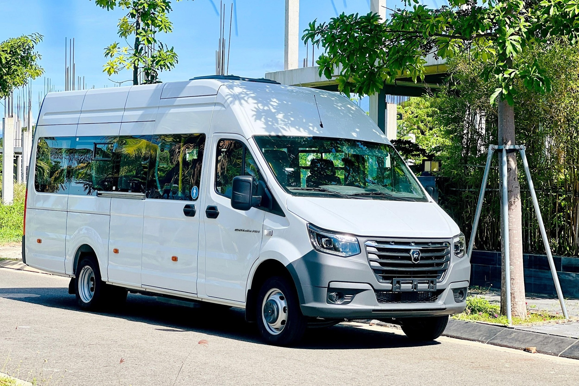 Xe buýt mini - giải pháp vận tải công cộng trong siêu đô thị